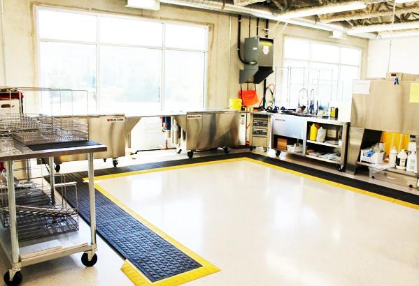 Industrial-cleaning-room